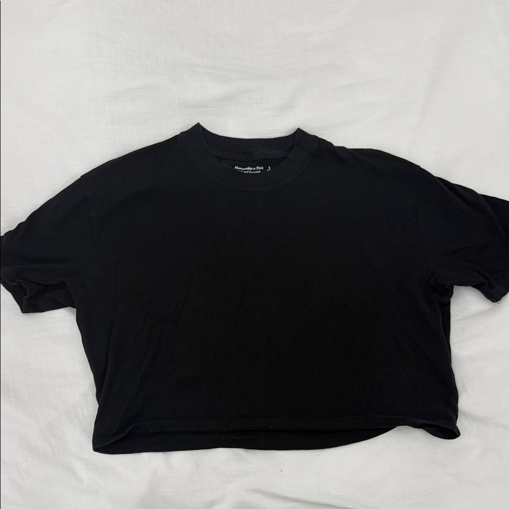 Abercrombie and fitch black cropped t shirt